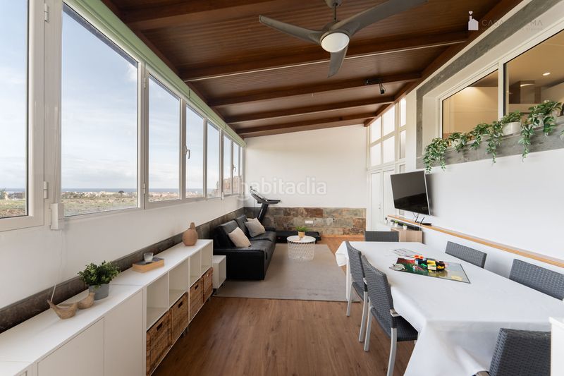 Foto e5fad5d7-c867-463f-b6b9-149414260cda. Casa aparellada a calle alejandro dávila león 3 a Telde