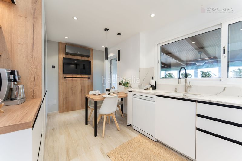 Foto e9866c28-f73b-4149-84fc-b16cfd2e85b0. Casa aparellada a calle alejandro dávila león 3 a Telde