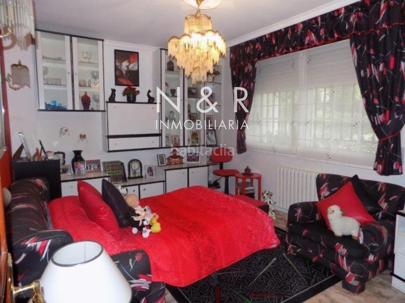 Foto 143c72ec-321a-4619-96d4-bd3f21d0df99. Casa  con jardín en venta en O Milladoiro calle magdalane en Ames