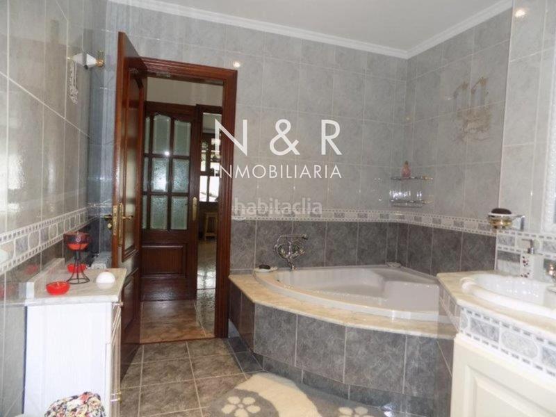 Foto 269917a7-a325-426d-b998-29465780d965. Casa  con jardín en venta en O Milladoiro calle magdalane en Ames