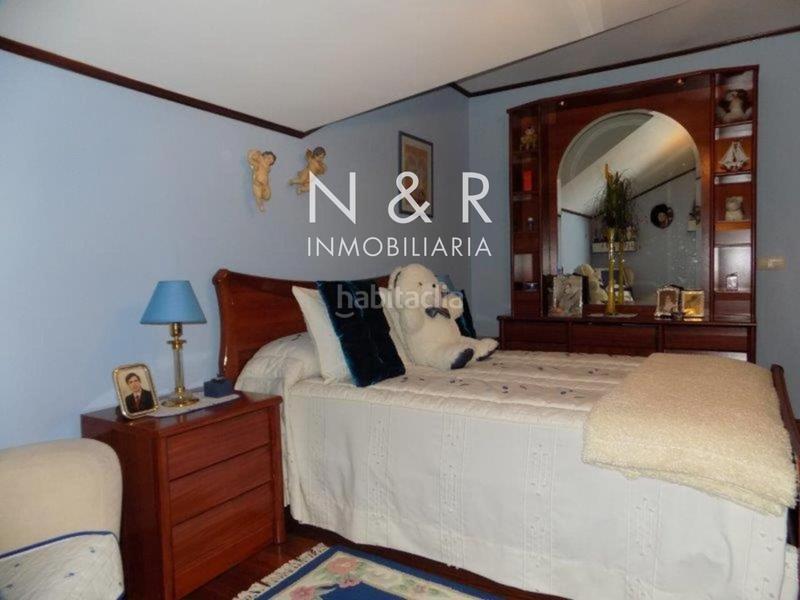 Foto 4a13d076-9920-45ae-89c8-4a1e873de1e0. Casa  con jardín en venta en O Milladoiro calle magdalane en Ames