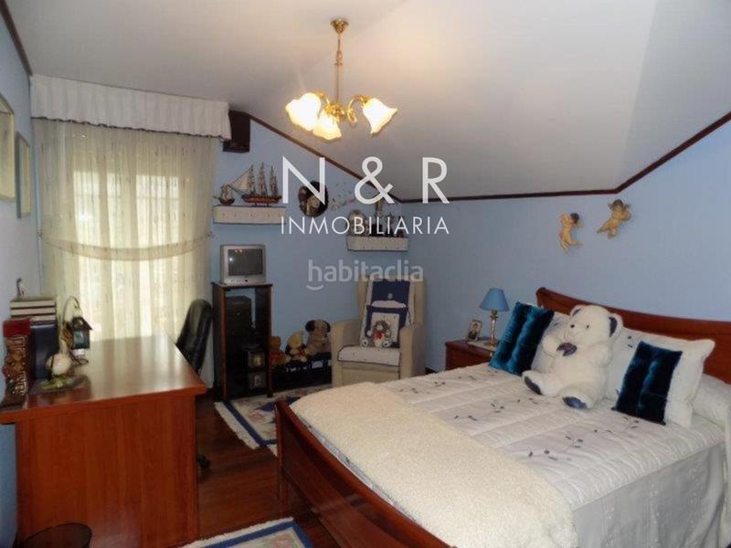 Foto 67531c21-f60b-465b-ad5f-ade01bb74497. Casa  con jardín en venta en O Milladoiro calle magdalane en Ames