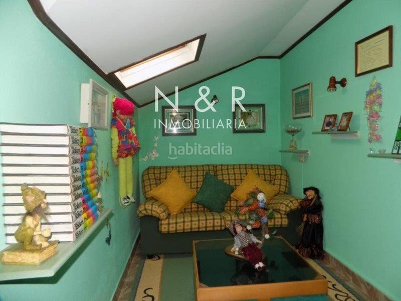 Foto accdfc41-8581-4ade-afe5-22c3a6679e77. Casa  con jardín en venta en O Milladoiro calle magdalane en Ames