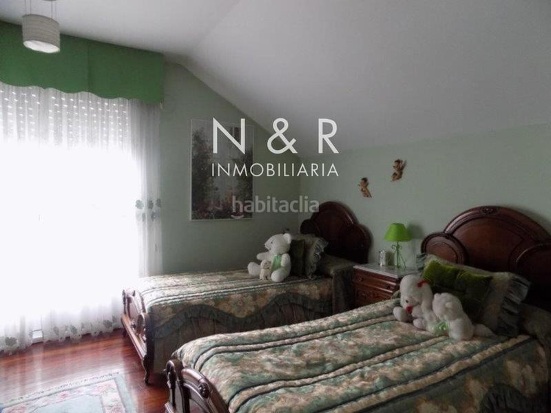 Foto afc114db-f87c-420e-befb-a8ef435d8b3f. Casa  con jardín en venta en O Milladoiro calle magdalane en Ames