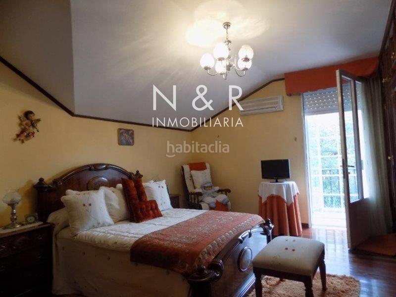 Foto fb6a38a0-f680-47f5-94e5-3a0cd52ca1f6. Casa  con jardín en venta en O Milladoiro calle magdalane en Ames