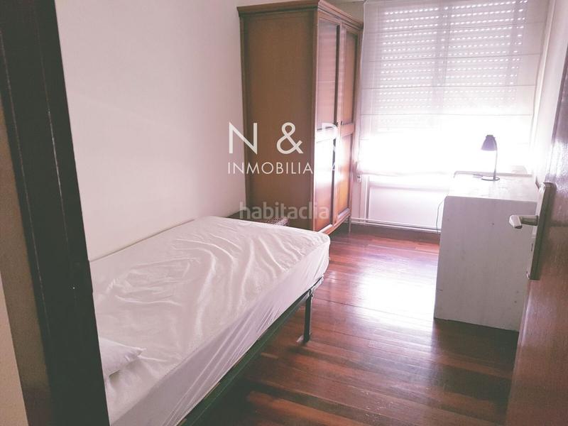 Foto d4a12889-8b7d-4cf0-9a2a-186c9d17ed86. Alquiler piso se alquila en piso en rua da rosa ensanche en Santiago de Compostela