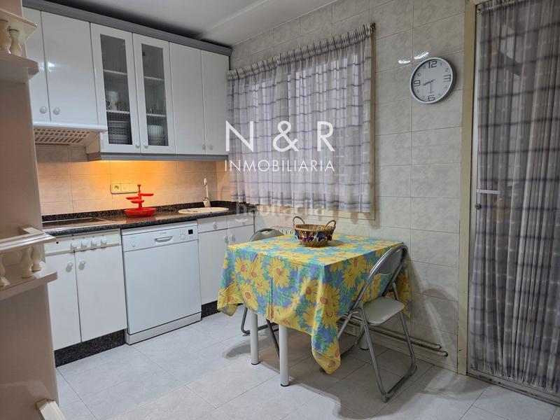 Foto 9722d6f1-ac65-49fa-abf9-f7d22f6a617b. Miete etagenwohnung in Ensanche - Sar Santiago de Compostela