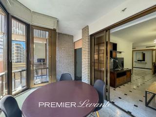Location Appartement à Calle general o'donnell 17. Amplio piso en alicante centro con balcón, piscina y garaje incl
