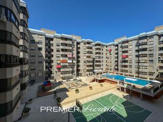 Location Appartement à Calle general o'donnell 17. Amplio piso en alicante centro con balcón, piscina y garaje incl