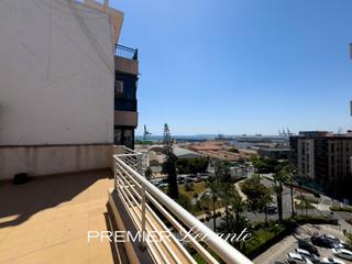 Rent Penthouse in Calle pintor aparicio 4. Ático luminoso con amplia terraza de 30 m en el corazón de alica
