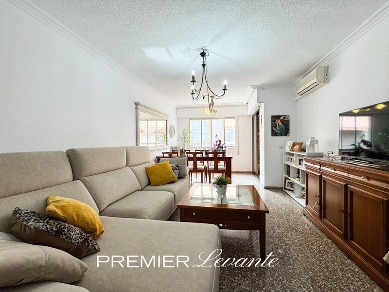 Foto 96e56d9e-357d-4b76-9a22-b80bf39e4e20. Pis a Carolinas Altas Alicante