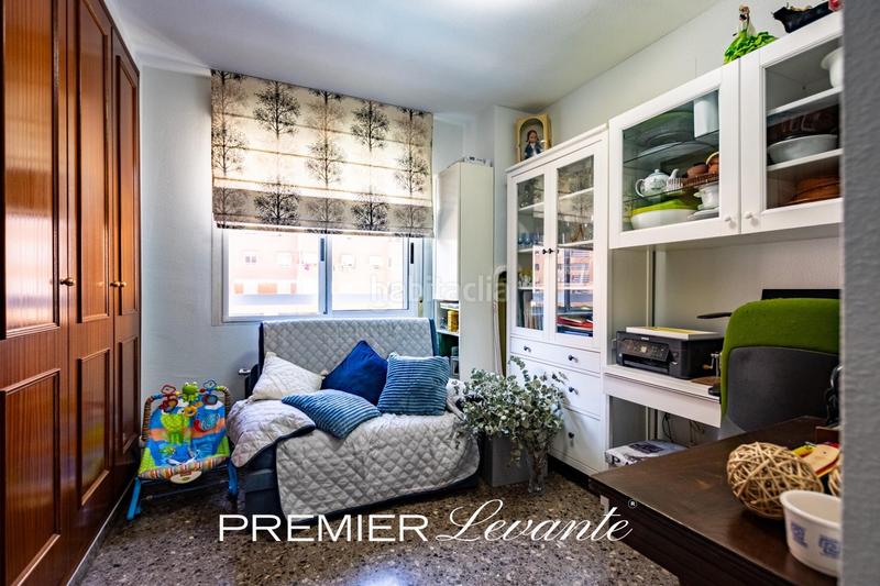 Foto 0e29ef3b-eed8-4e94-ab92-396403f00d26. Piso moderno piso con piscina y terraza en Garbinet - Parque de las Avenidas Alicante