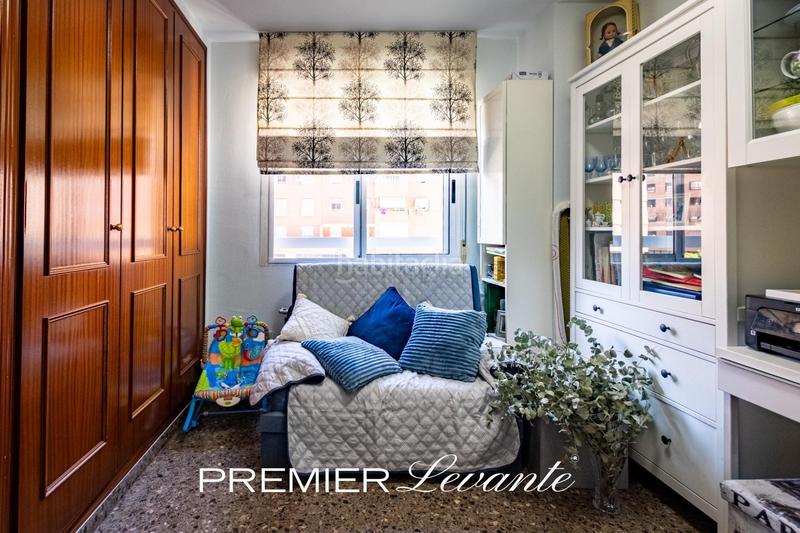 Foto 299d843b-52a6-4fc6-979e-8d40df97b665. Piso moderno piso con piscina y terraza en Garbinet - Parque de las Avenidas Alicante