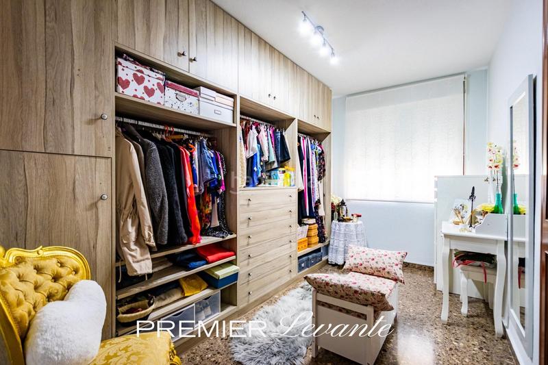 Foto 4eff8a65-fbe3-44ac-aced-d5a06ef6d922. Piso moderno piso con piscina y terraza en Garbinet - Parque de las Avenidas Alicante