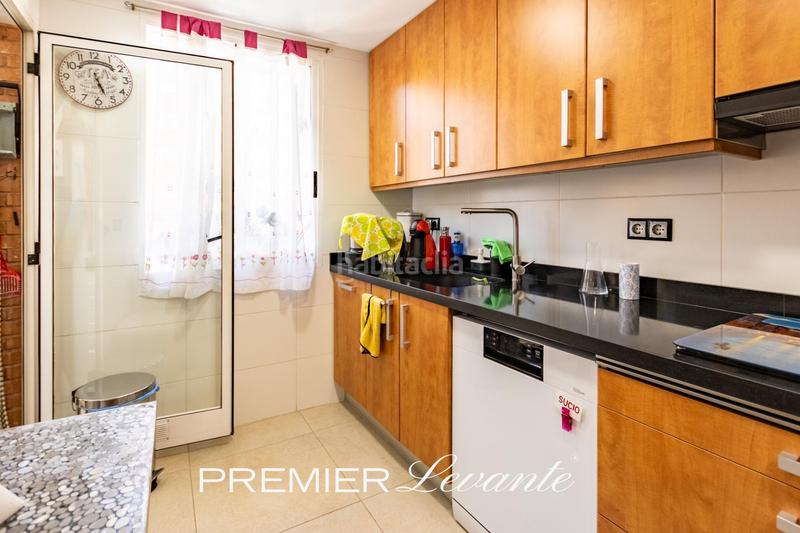 Foto 4f06f36c-9bd4-4d05-a201-dcb9547f096f. Piso moderno piso con piscina y terraza en Garbinet - Parque de las Avenidas Alicante