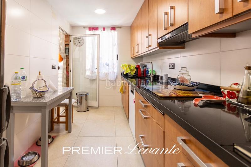 Foto 8cead56b-ec98-4cd6-ae6c-bf1becfb67db. Piso moderno piso con piscina y terraza en Garbinet - Parque de las Avenidas Alicante