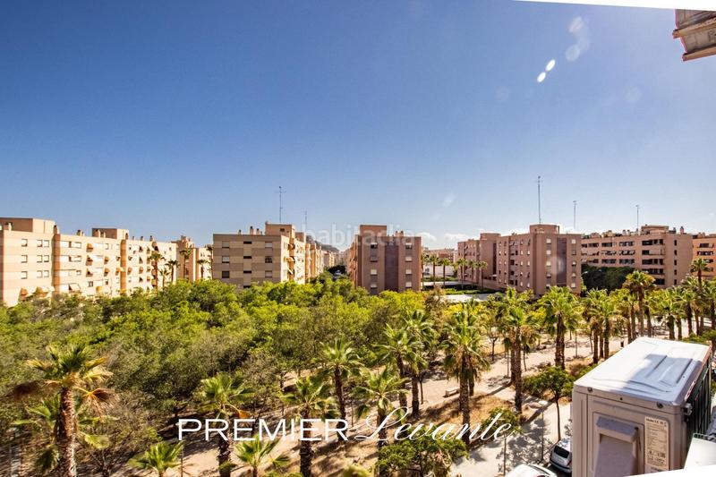 Foto 9ade89c5-0d31-4317-bd4a-543dacf9ba13. Piso moderno piso con piscina y terraza en Garbinet - Parque de las Avenidas Alicante