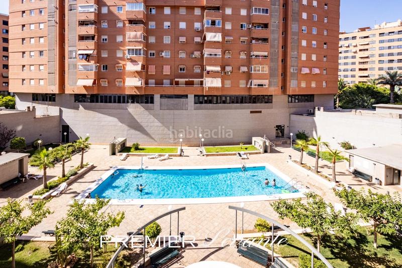 Foto a45e735b-0cb1-48a4-94dd-52d05a62e5d7. Piso moderno piso con piscina y terraza en Garbinet - Parque de las Avenidas Alicante