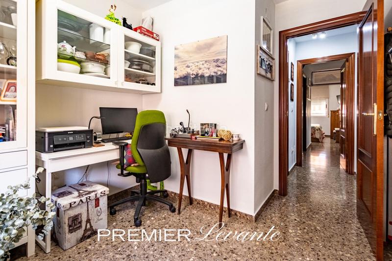 Foto a61578d9-477a-4bae-a596-3d1f3b0cc975. Piso moderno piso con piscina y terraza en Garbinet - Parque de las Avenidas Alicante