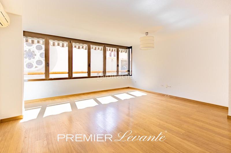 Foto cc70a4c2-5bc0-45f2-869c-b0f3c5944e9f. Alquiler piso espléndido piso en el corazón en Ensanche-Diputación Alicante