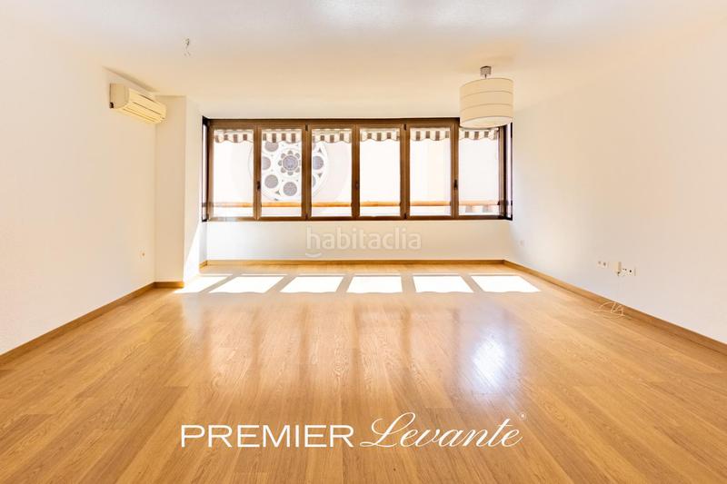 Foto f9e3a9c1-5814-4c31-a55c-049010c82aa8. Alquiler piso espléndido piso en el corazón en Ensanche-Diputación Alicante