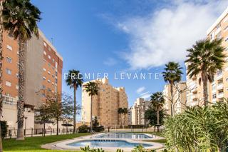 Rent Flat in Avenida goleta 3. Amplio piso 4 dormitorios, vistas al mar.
