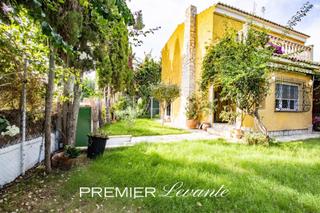 Location Chalet  Almendros los. Chalet  en el campello  alquiler atractivo