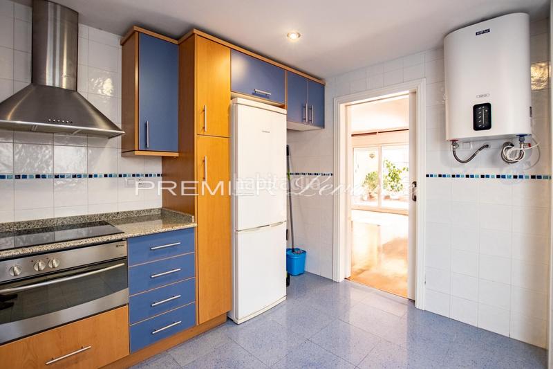 Foto 0a8ca84e-a7f9-4676-8014-f3355761b7bb. Alquiler ático  en benalua, 2 hab y 2 baños, terraza 20 m, sin amueblar. en Alicante