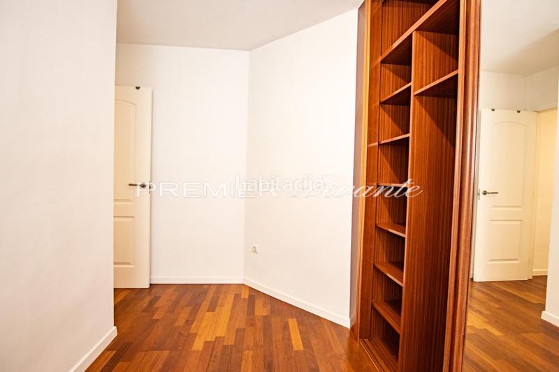 Foto 166d1918-72a1-432c-a666-dda822a726a8. Rent penthouse with heating parking in Alipark Alicante