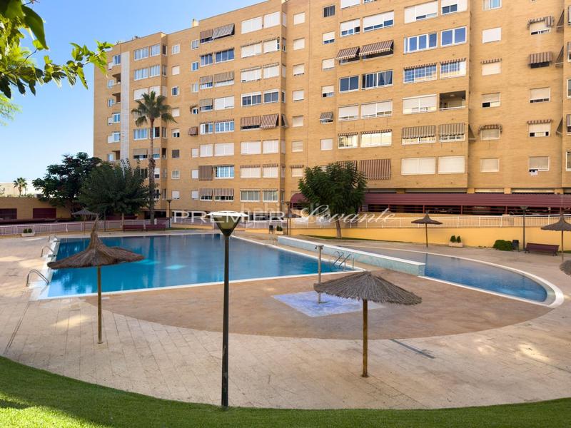 Foto 59cb1916-12fb-42a1-afb6-a6d116d12ab3. Lloguer pis amb aparcament piscina a Babel Alicante