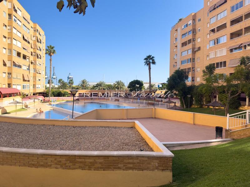 Foto e6fab95e-cb82-46c7-82d3-af179325d6e3. Lloguer pis amb aparcament piscina a Babel Alicante