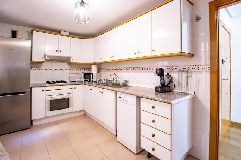 Foto bc1c554e-0a7e-48ea-84ac-67a40e68f00b. Rent flat with parking pool in Babel Alicante
