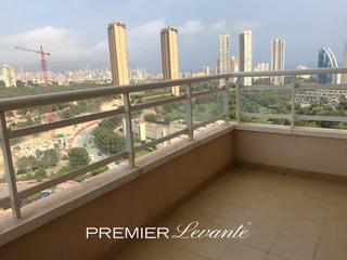 Appartement à Playa Poniente. Piso en vía parque en benidorm