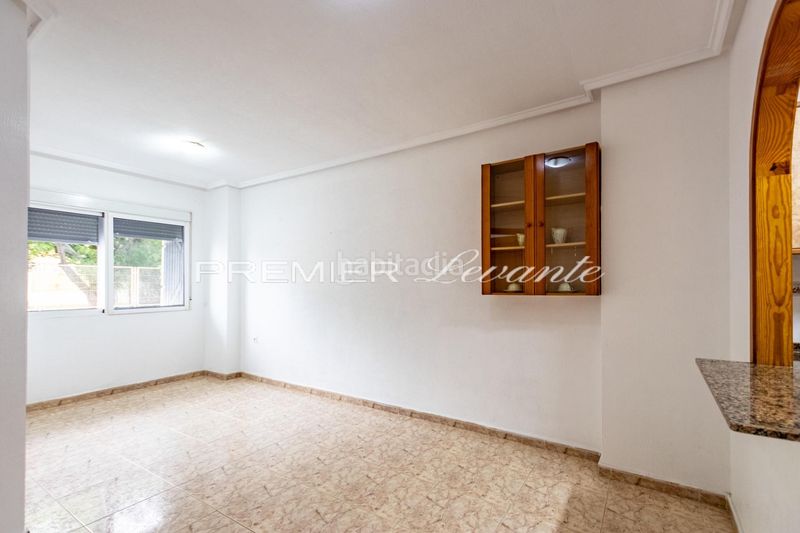 Foto f0d87275-9c12-46e2-8dd4-6cb0a28a225f. Pis a Avenida Habaneras - Curva de Palangre Torrevieja