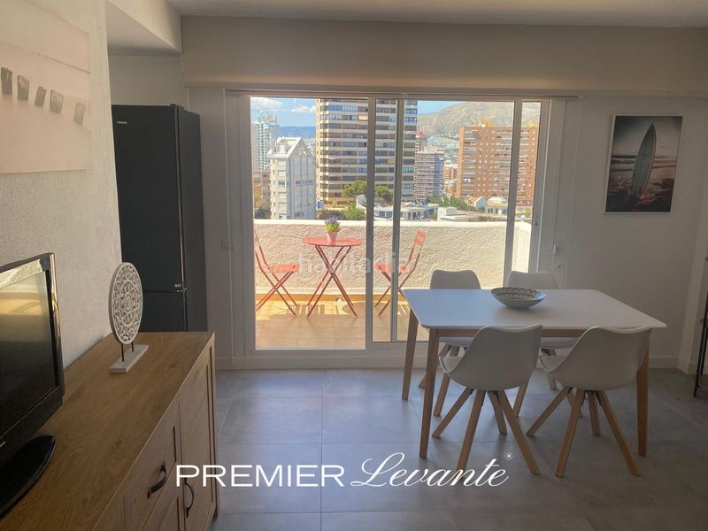 Foto 4d7f430b-5dda-4687-ab46-fe9db101e52c. Pis amb piscina a Playa Poniente Benidorm