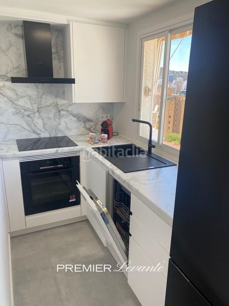 Foto 7ce9b564-50f7-436d-b67b-9d62e518fcdd. Pis amb piscina a Playa Poniente Benidorm