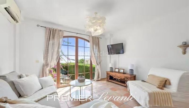 Foto a131ca9a-ba26-48ec-8a24-409507f958d7. Casa adossada amb piscina a Golf Bahía Finestrat