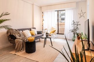 Rent Flat  Calle churruca. Centrico  3 hab.  ascensor  junto corte ingles  a.acondicionado