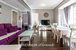 Flat  Calle pintor zuloaga. Vivienda lista para entrar a vivir, luminosa y en buen estado, s
