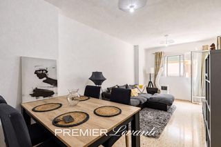 Rent Flat  Calle ingeniero sanchiz pujalte. Piso luminoso con terraza, 3 dormitorios y 2 baños  210.000