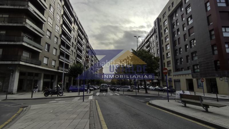 Foto 51247285-0a94-4111-897e-d836406c6195. Local comercial local en gernikako arbola en Bagatza - S. Vicente Barakaldo