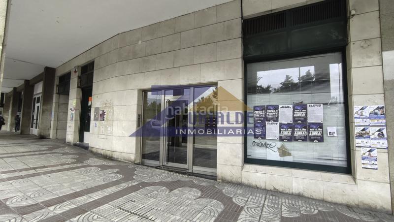 Foto b79a98c0-1c19-4bc6-bf26-a28b7a6a44d3. Local comercial local en gernikako arbola en Bagatza - S. Vicente Barakaldo