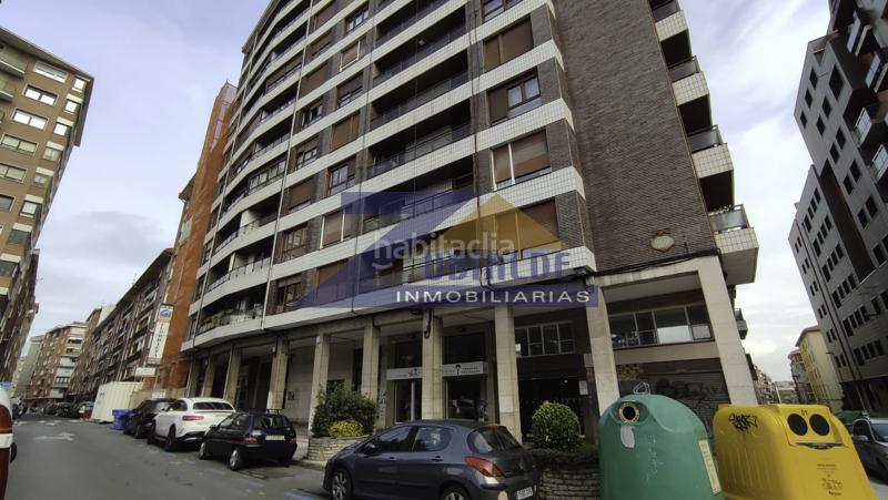 Foto c7f05b9e-a2be-4a2e-baf4-3405130e4688. Local comercial local en gernikako arbola en Bagatza - S. Vicente Barakaldo