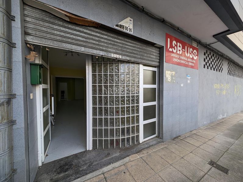 Foto 6b4daa6a-1695-4ec2-a3a3-60a3eefecad0. Local comercial a Centro Barakaldo