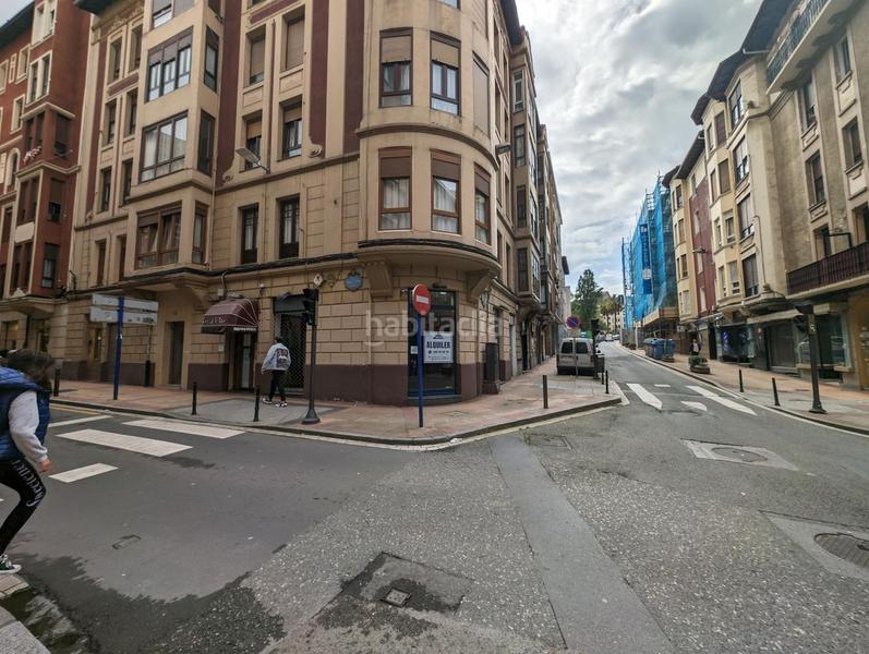 Foto a74c00eb-c509-4df5-b7b9-cf51eebca0e7. Alquiler local comercial local en esquina muy centrico en Barakaldo