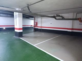 Parking voiture  Reketa kalea. Amplia parcela de garaje en el centro