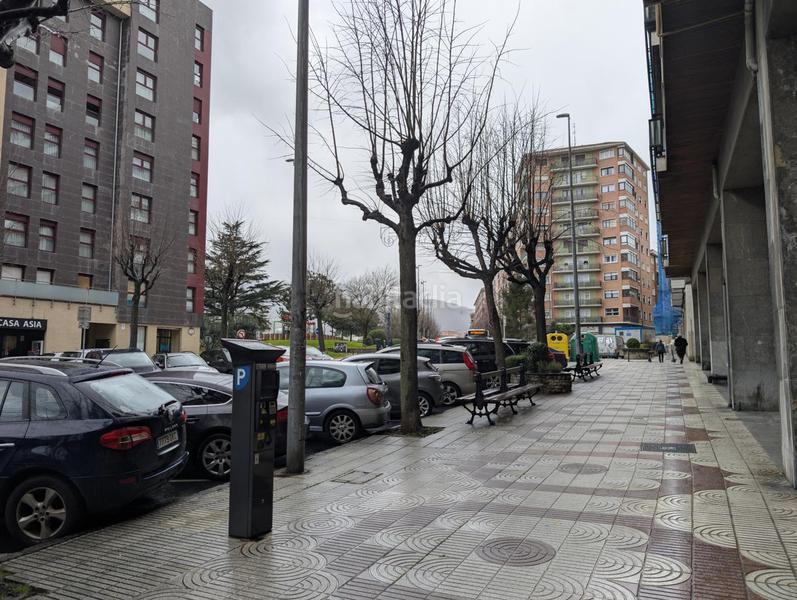 Foto 78d1137a-60bc-429d-b238-280de34886b9. Alquiler local comercial centrico local en pleno gernikako arbola en Barakaldo