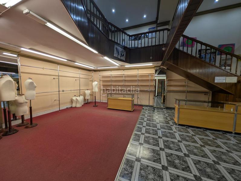 Foto bf78fee0-89c8-4942-9180-68b01ca8f222. Alquiler local comercial centrico local en pleno gernikako arbola en Barakaldo