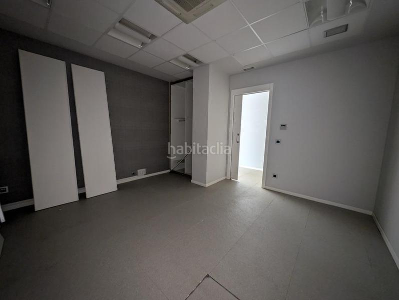 Foto 23ce2573-efd4-4bdc-b817-468a620ca3c3. Alquiler local comercial local botica vieja en San Pedro de Deusto - La Ribera Bilbao