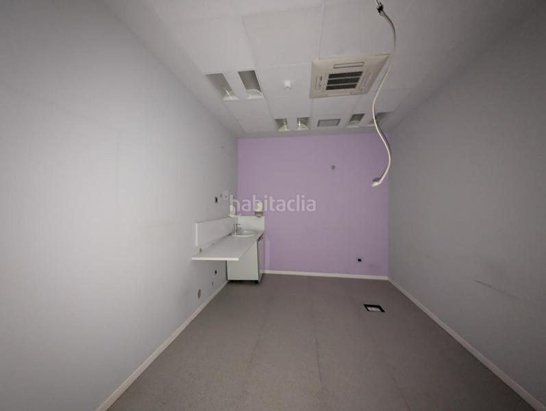 Foto 5a55ee73-6dee-4a99-8901-db71c1f8a6d7. Alquiler local comercial local botica vieja en San Pedro de Deusto - La Ribera Bilbao